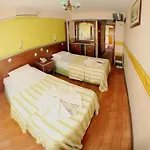 Canberra Hotel 2*