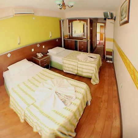 Canberra מלון 2*