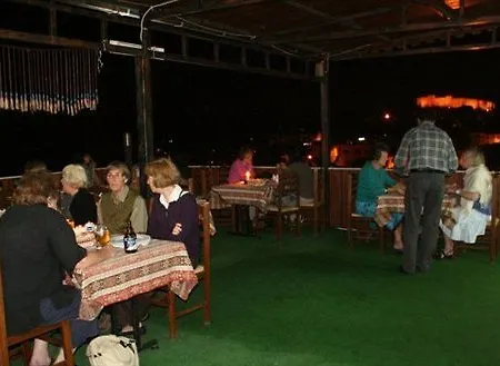 Canberra מלון 2*